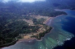 Aerial-view;-Coast;-Comoros-Archipelago;-Coral-reef;-France;-Indian-Ocean;-Kaleidos;-Kaleidos-images;-La-parole-à-limage;-Lagoon;-Landscape;-Laurent-Abad;-Mayotte;-Sea;-Stories-Pictures